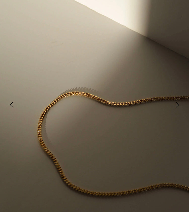 GLOW CHAIN NECKLACE 18K GOLD PLATED